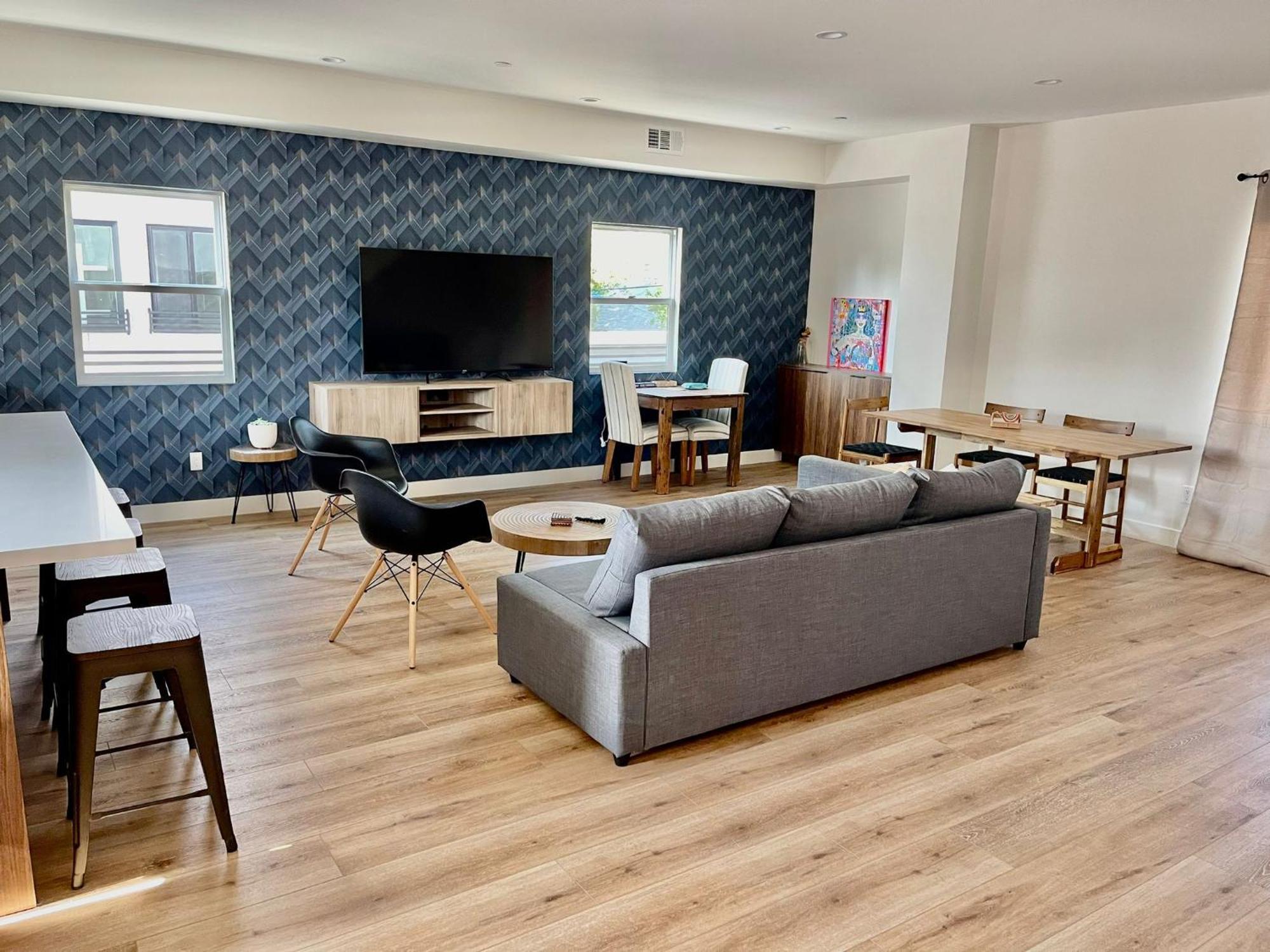 Luxurious Townhome W/3 Master Gated Parking * Los Ángeles