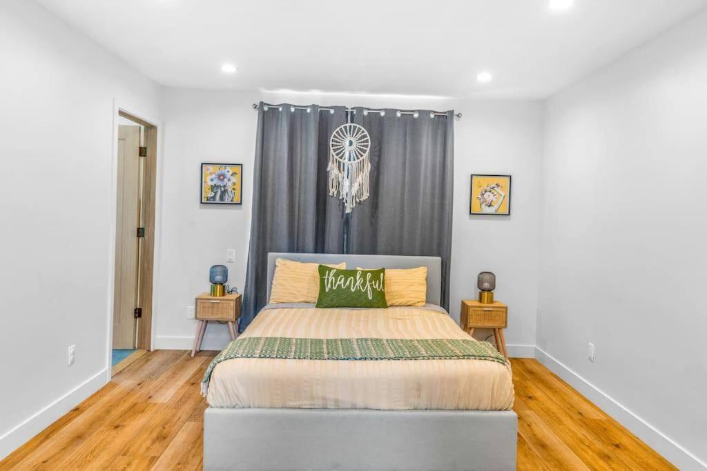 Luxurious Townhome W/3 Master Gated Parking Сasa de vacaciones