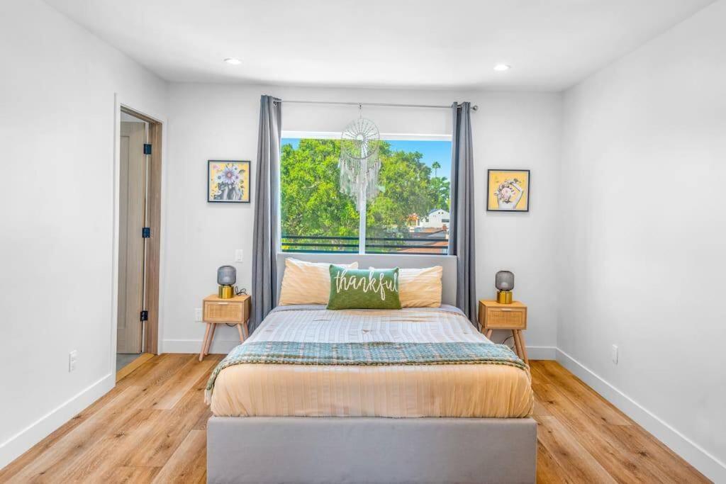 Сasa de vacaciones Luxurious Townhome W/3 Master Gated Parking