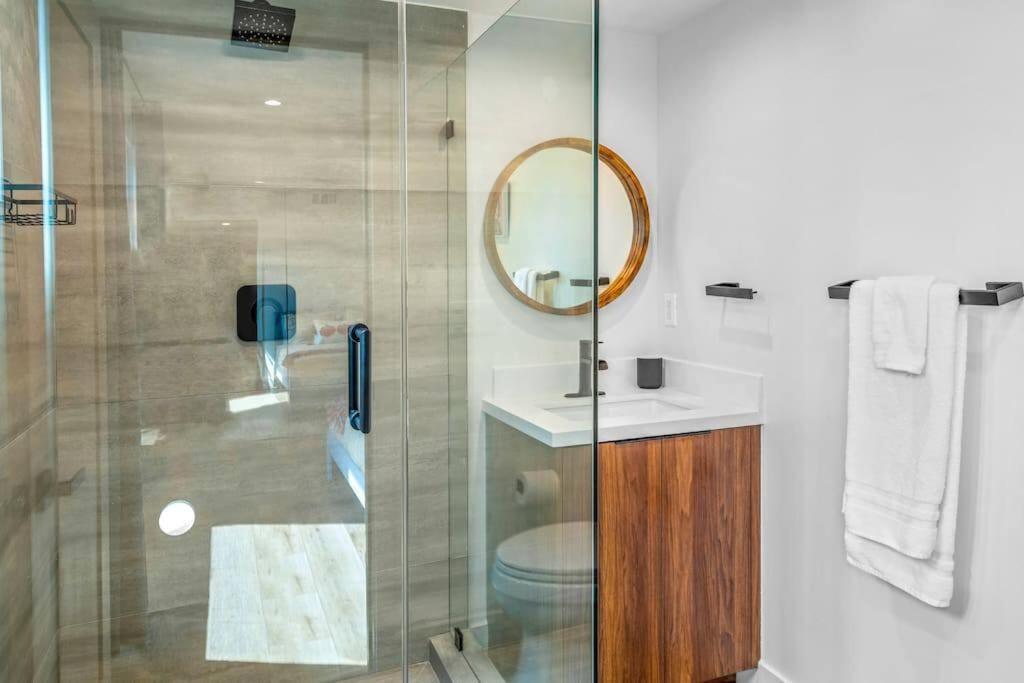 Сasa de vacaciones Luxurious Townhome W/3 Master Gated Parking Los Ángeles