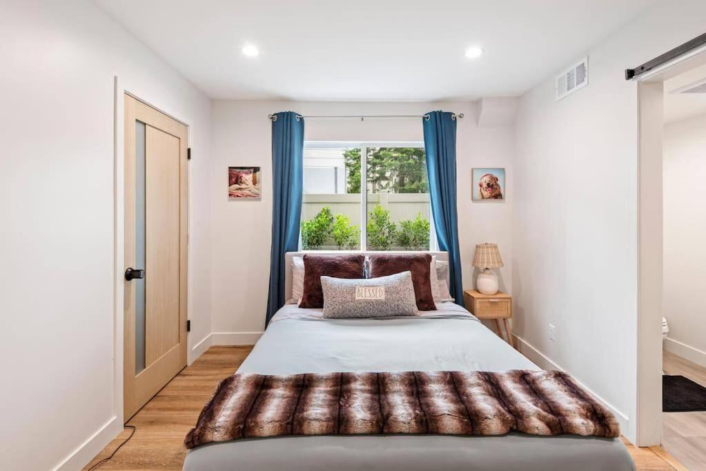 Luxurious Townhome W/3 Master Gated Parking Сasa de vacaciones Los Ángeles