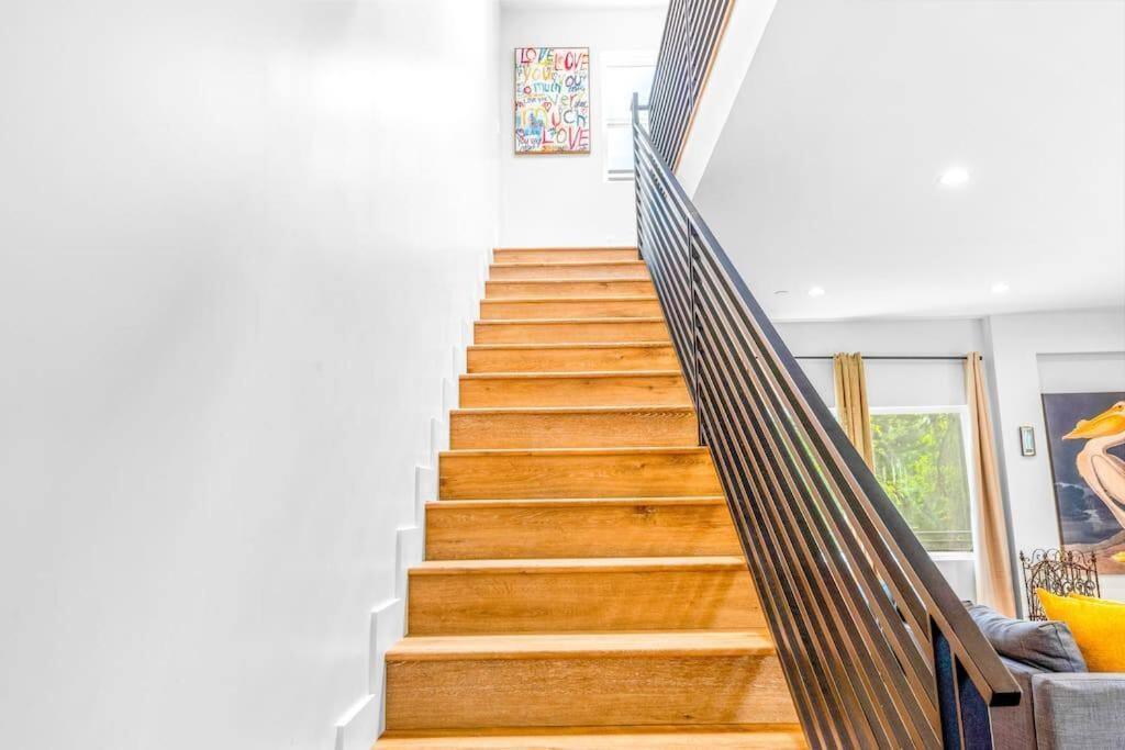 Сasa de vacaciones Luxurious Townhome W/3 Master Gated Parking *