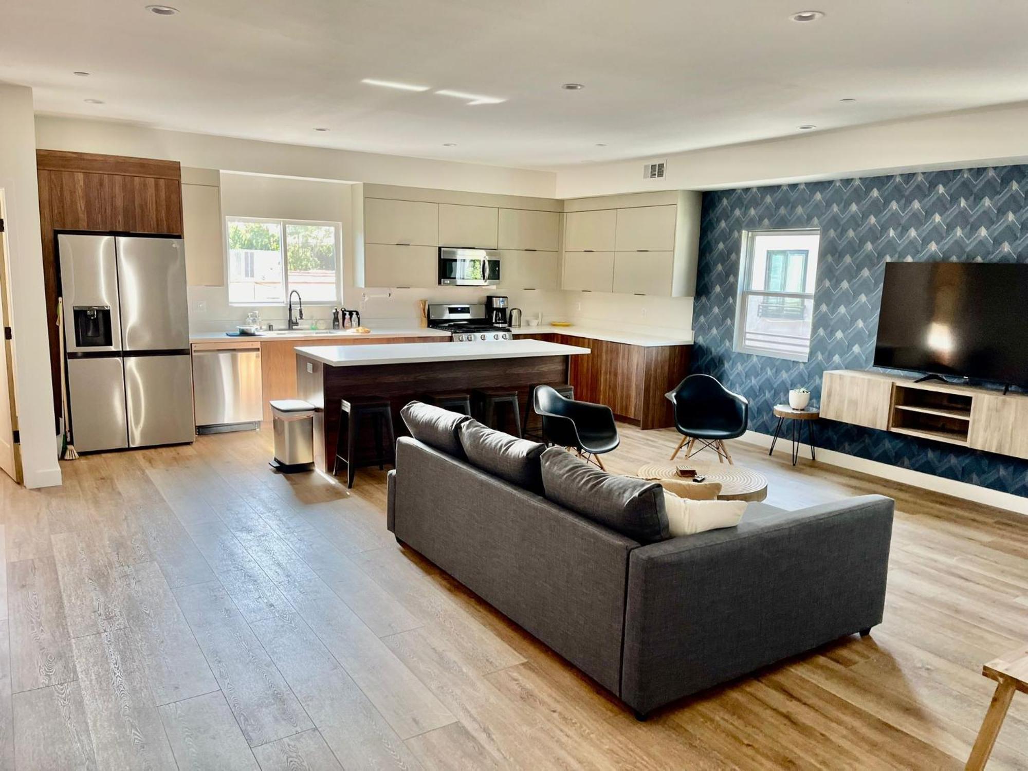 Luxurious Townhome W/3 Master Gated Parking Сasa de vacaciones