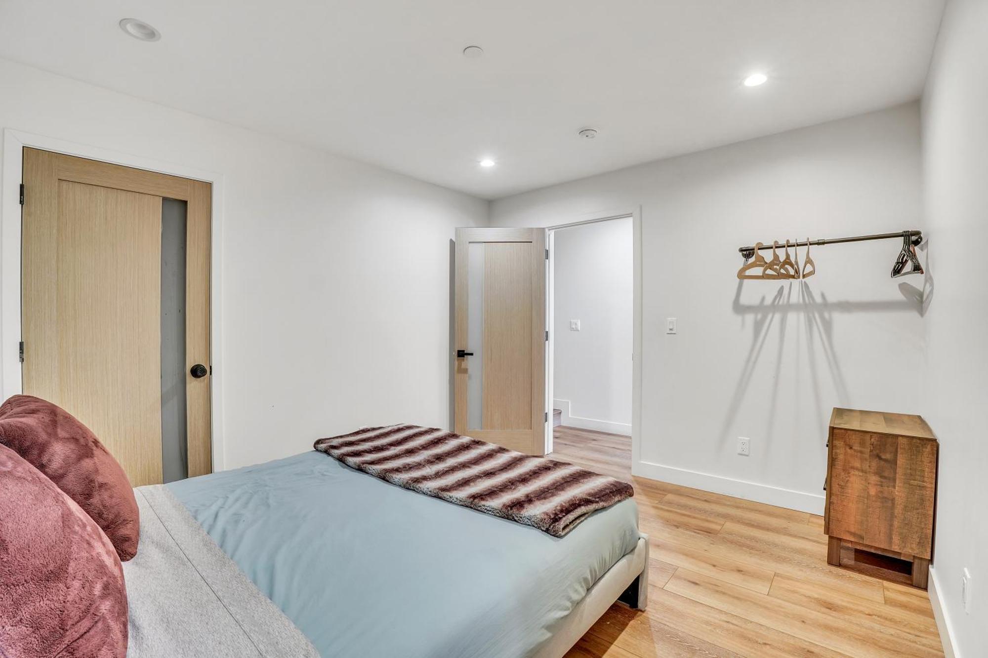 Сasa de vacaciones Luxurious Townhome W/3 Master Gated Parking *
